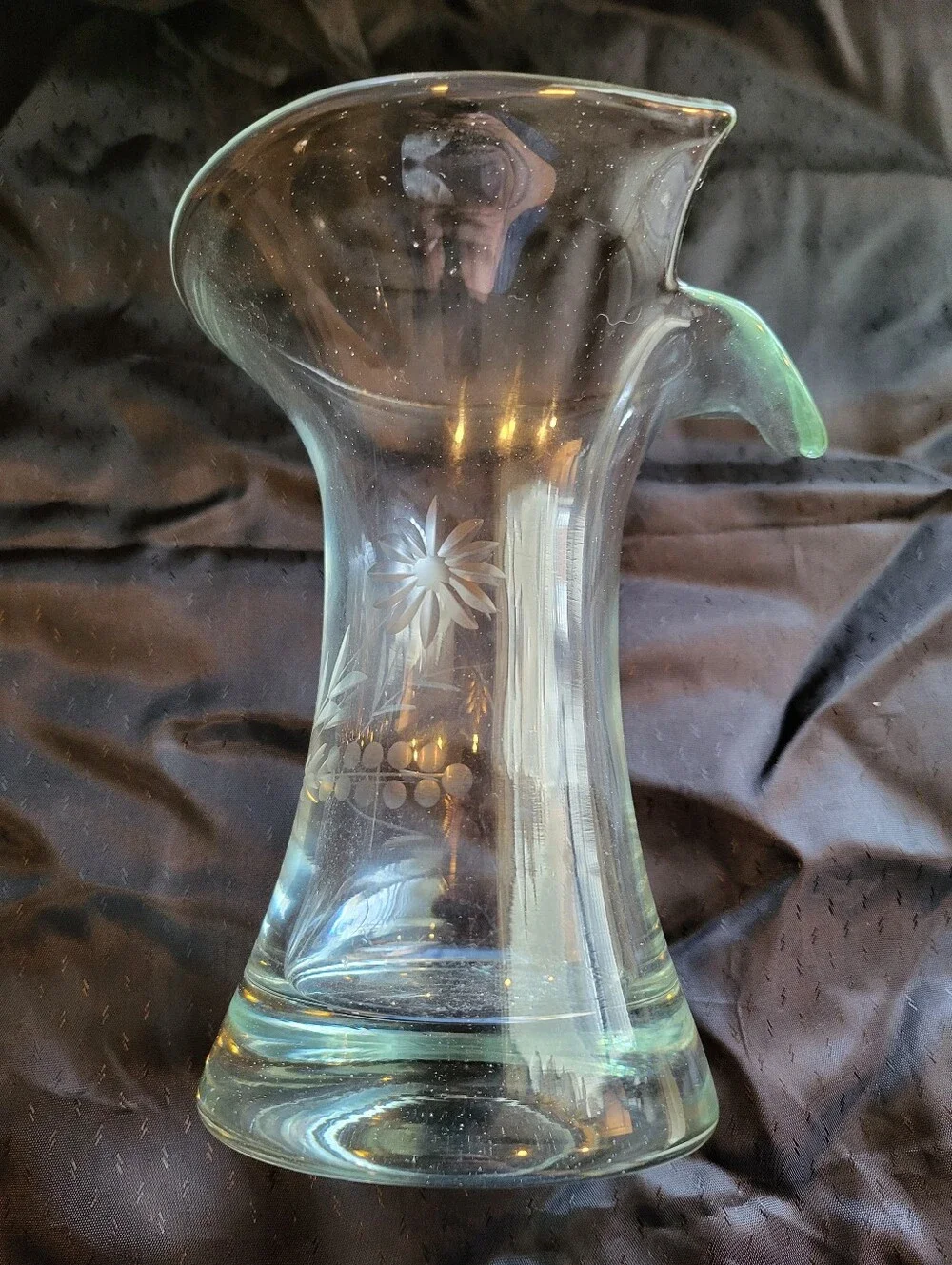 VTG. 7 x 5.5 Across Split And Folded Top Clear Etched Floral Glass Bud Vase - Picture 2 of 12